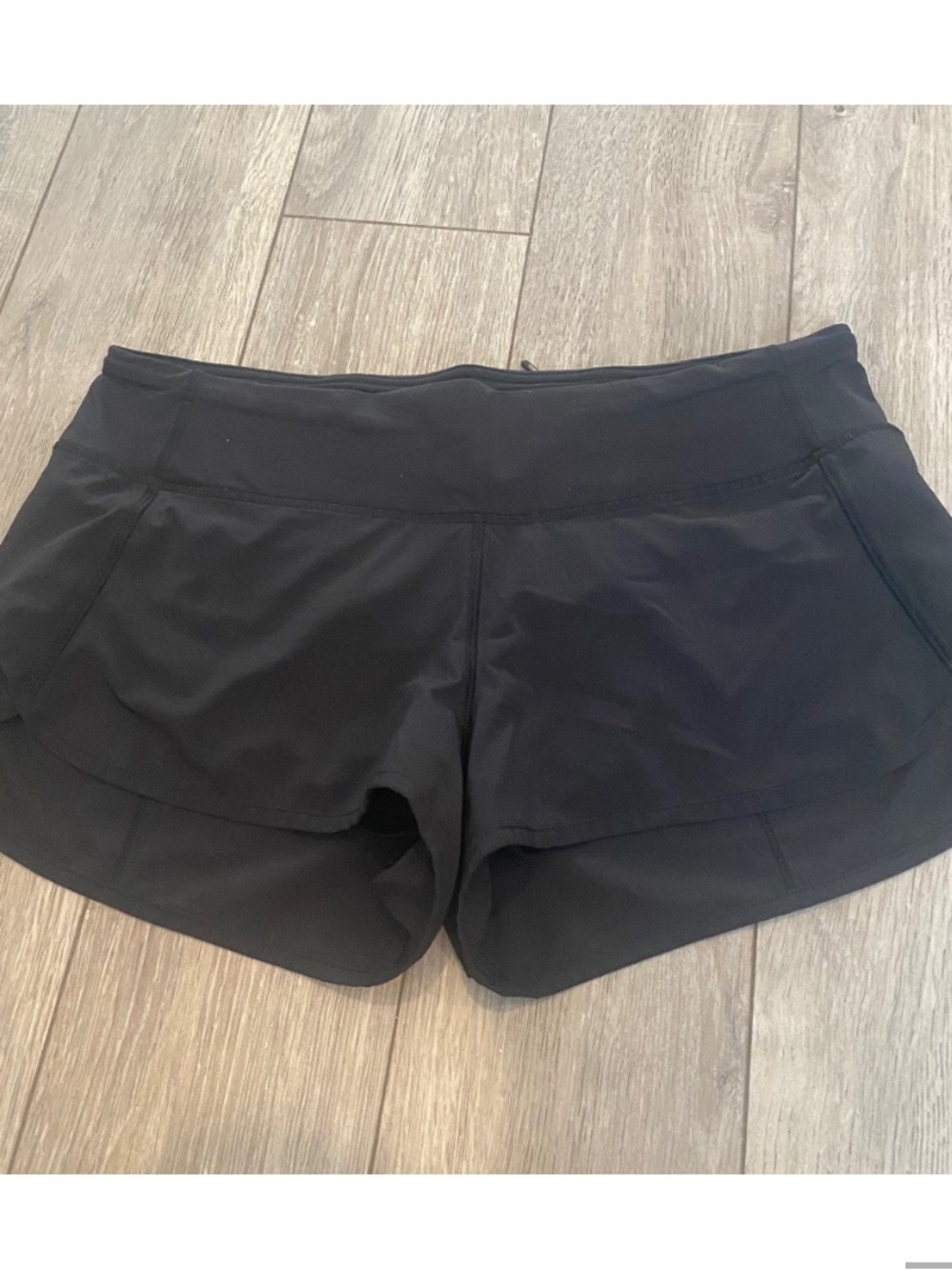 Lululemon Speed Up Shorts in Black - Picture 3 of 4